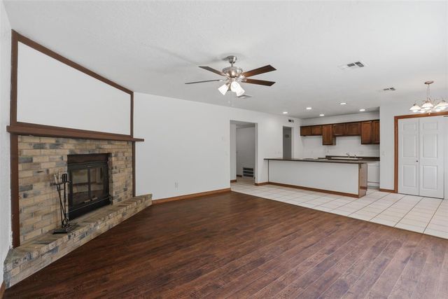 1604 NE 4th Street, Moore, OK 73160