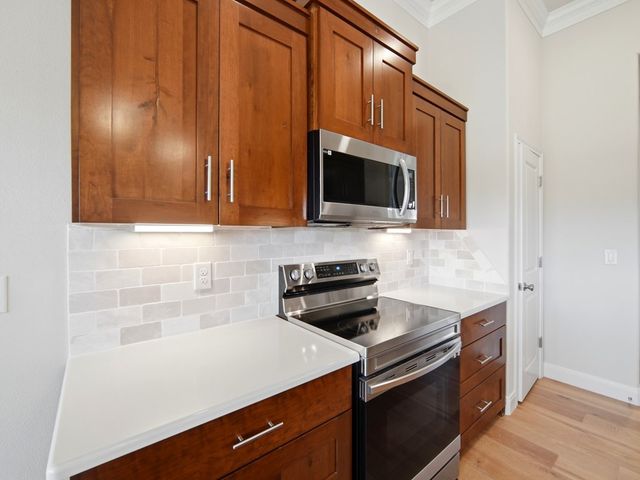 2011 N Athens Ave, Kerrville, TX 78028