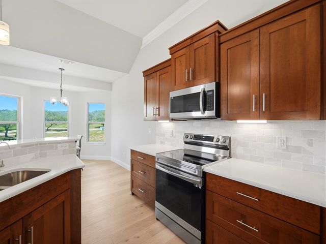 2011 N Athens Ave, Kerrville, TX 78028