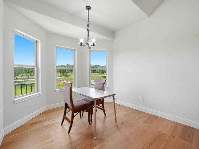2011 N Athens Ave, Kerrville, TX 78028