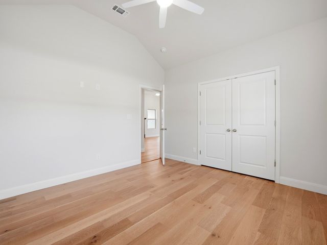 2011 N Athens Ave, Kerrville, TX 78028