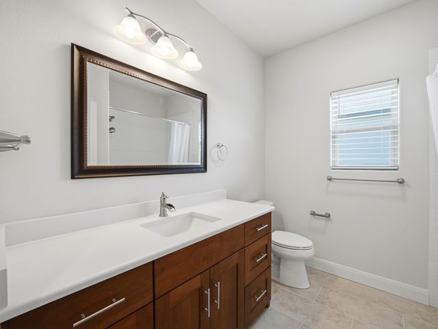 2011 N Athens Ave, Kerrville, TX 78028