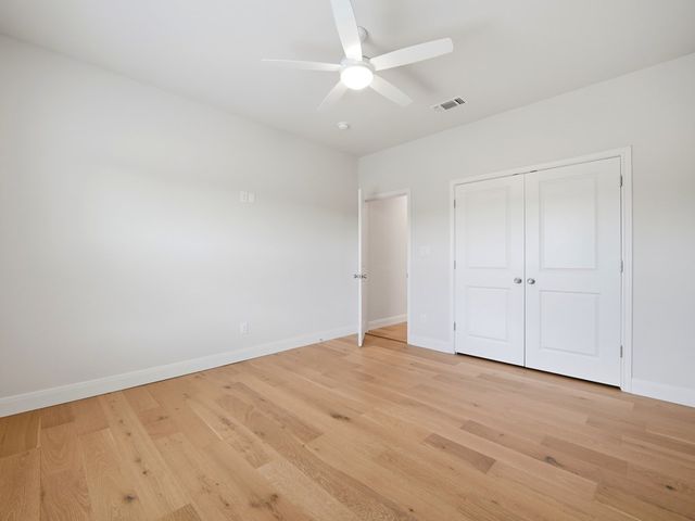 2011 N Athens Ave, Kerrville, TX 78028