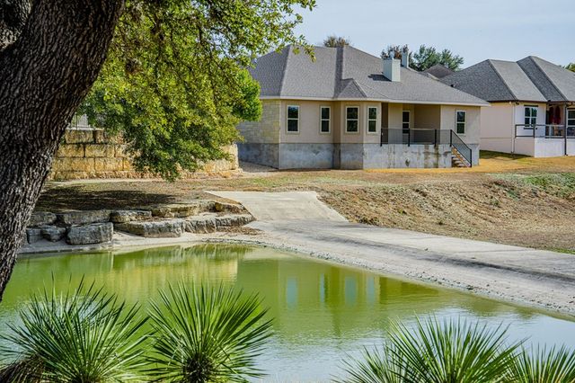 2011 N Athens Ave, Kerrville, TX 78028