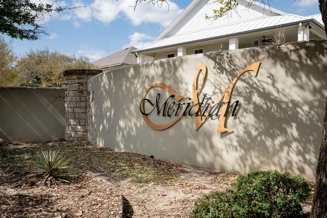 2011 N Athens Ave, Kerrville, TX 78028