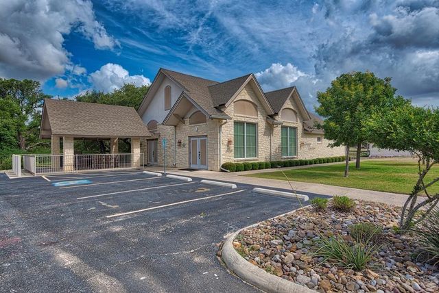 2011 N Athens Ave, Kerrville, TX 78028