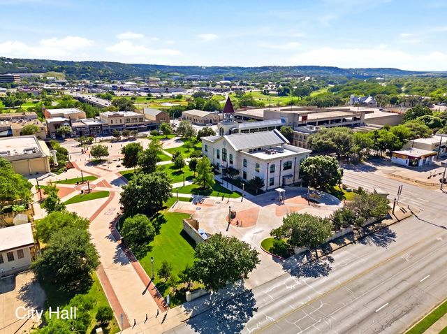 2011 N Athens Ave, Kerrville, TX 78028