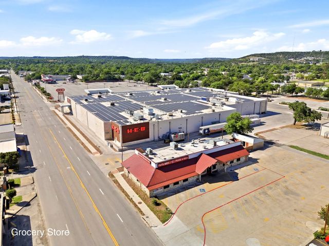 2011 N Athens Ave, Kerrville, TX 78028
