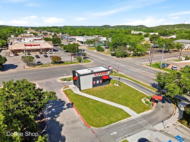 2011 N Athens Ave, Kerrville, TX 78028