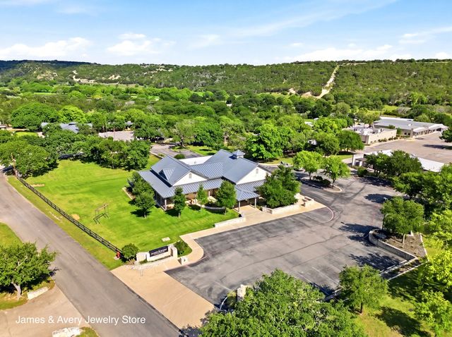 2011 N Athens Ave, Kerrville, TX 78028