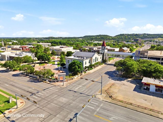 2011 N Athens Ave, Kerrville, TX 78028