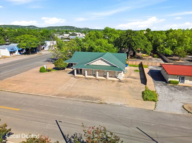 2011 N Athens Ave, Kerrville, TX 78028