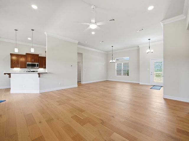 2011 N Athens Ave, Kerrville, TX 78028