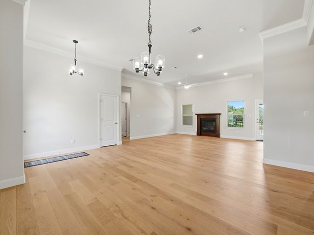 2011 N Athens Ave, Kerrville, TX 78028