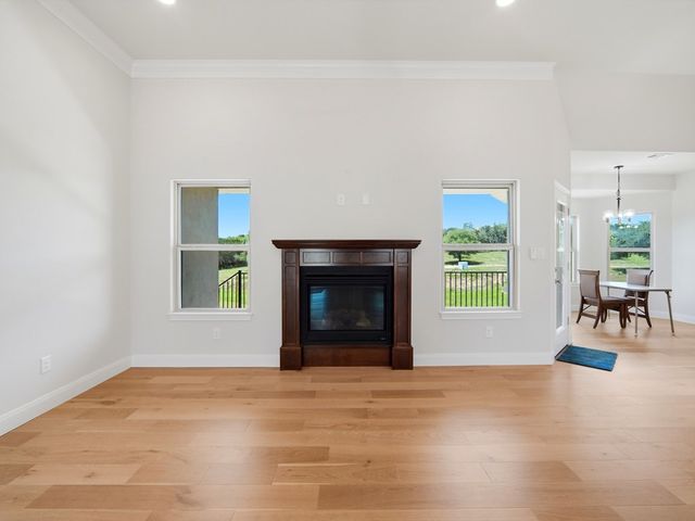 2011 N Athens Ave, Kerrville, TX 78028
