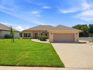 2011 N Athens Ave, Kerrville, TX 78028