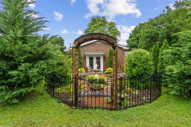 101 Fairmont Dr, Franklin, TN 37064