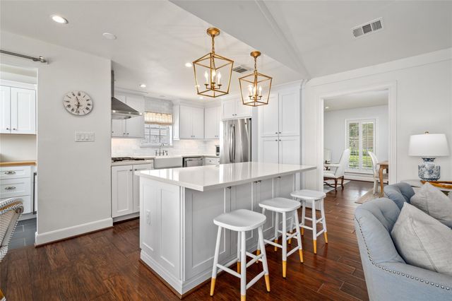 706 Walnut Bend Lane, Houston, TX 77042