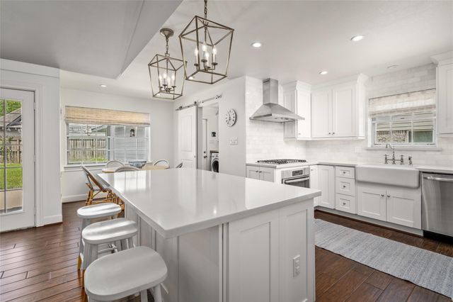 706 Walnut Bend Lane, Houston, TX 77042