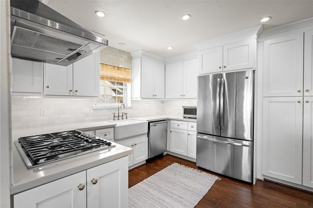 706 Walnut Bend Lane, Houston, TX 77042