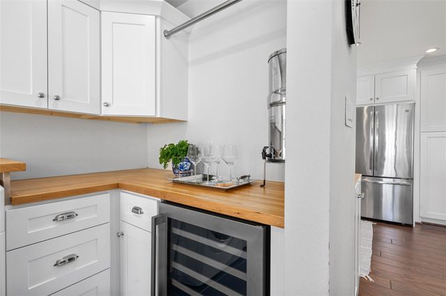 706 Walnut Bend Lane, Houston, TX 77042