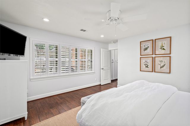 706 Walnut Bend Lane, Houston, TX 77042