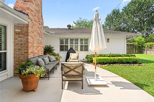 706 Walnut Bend Lane, Houston, TX 77042