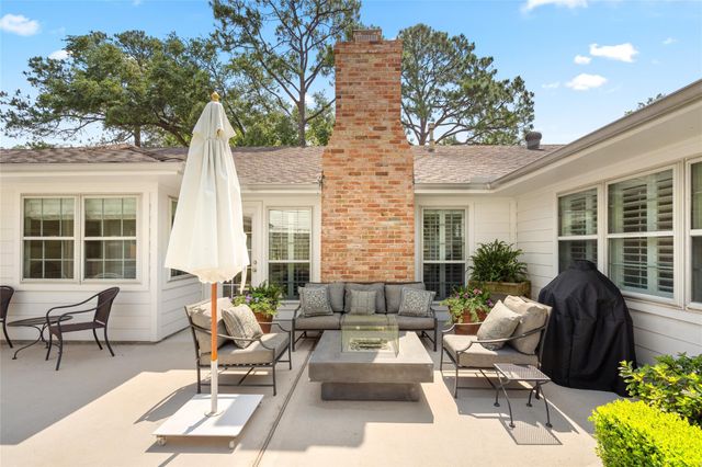 706 Walnut Bend Lane, Houston, TX 77042