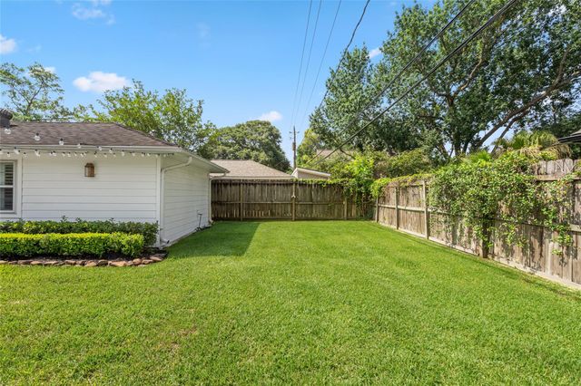 706 Walnut Bend Lane, Houston, TX 77042