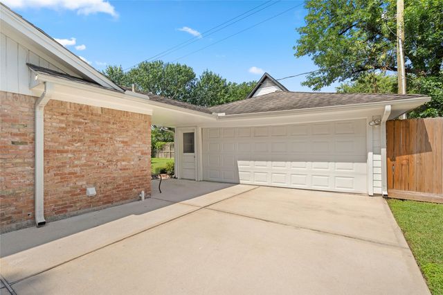 706 Walnut Bend Lane, Houston, TX 77042