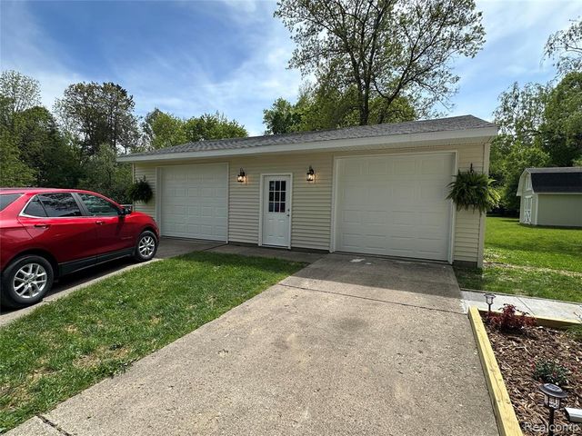 6161 River Road, Flushing, MI 48433