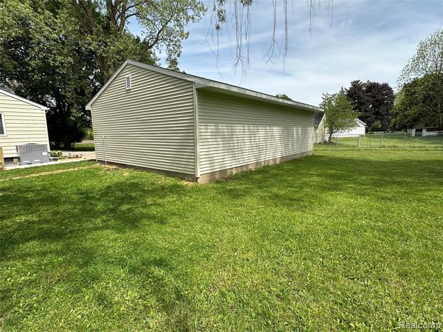 6161 River Road, Flushing, MI 48433