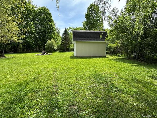 6161 River Road, Flushing, MI 48433