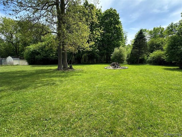 6161 River Road, Flushing, MI 48433