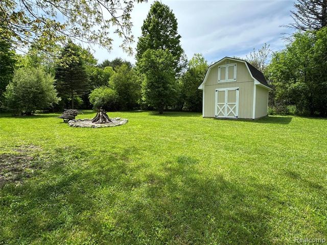 6161 River Road, Flushing, MI 48433