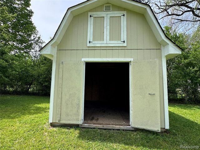 6161 River Road, Flushing, MI 48433