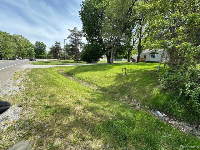 6161 River Road, Flushing, MI 48433