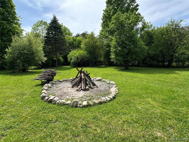 6161 River Road, Flushing, MI 48433