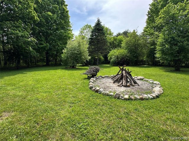 6161 River Road, Flushing, MI 48433