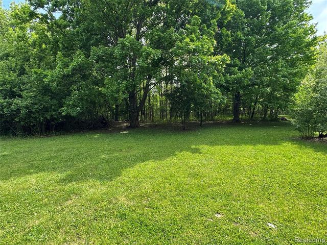 6161 River Road, Flushing, MI 48433