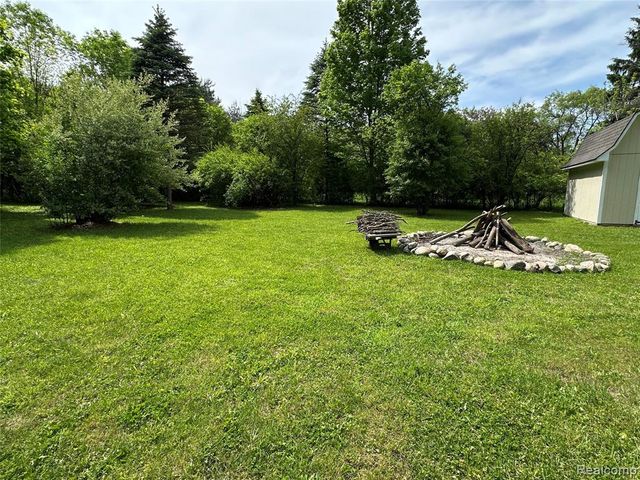 6161 River Road, Flushing, MI 48433