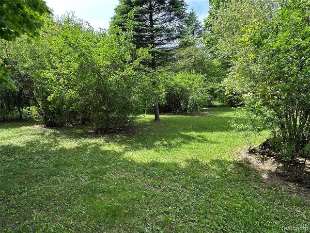 6161 River Road, Flushing, MI 48433