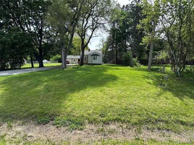 6161 River Road, Flushing, MI 48433