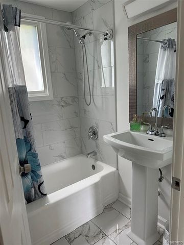 6161 River Road, Flushing, MI 48433