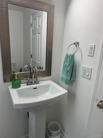 6161 River Road, Flushing, MI 48433