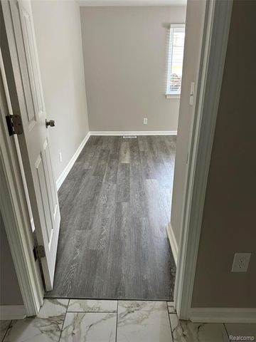 6161 River Road, Flushing, MI 48433