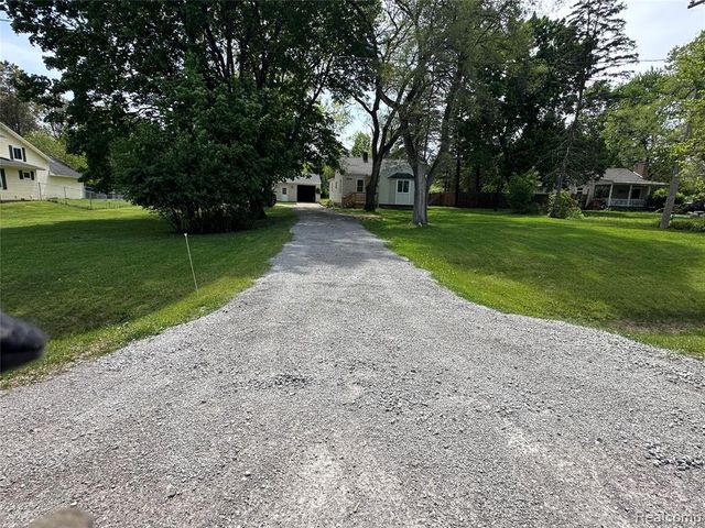 6161 River Road, Flushing, MI 48433