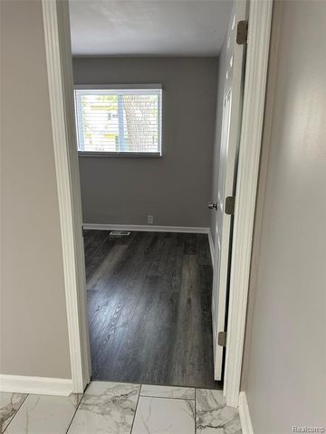 6161 River Road, Flushing, MI 48433