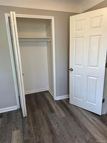 6161 River Road, Flushing, MI 48433