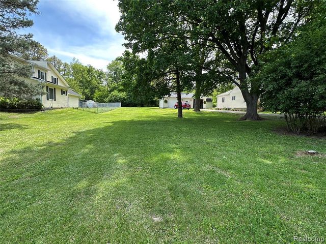 6161 River Road, Flushing, MI 48433